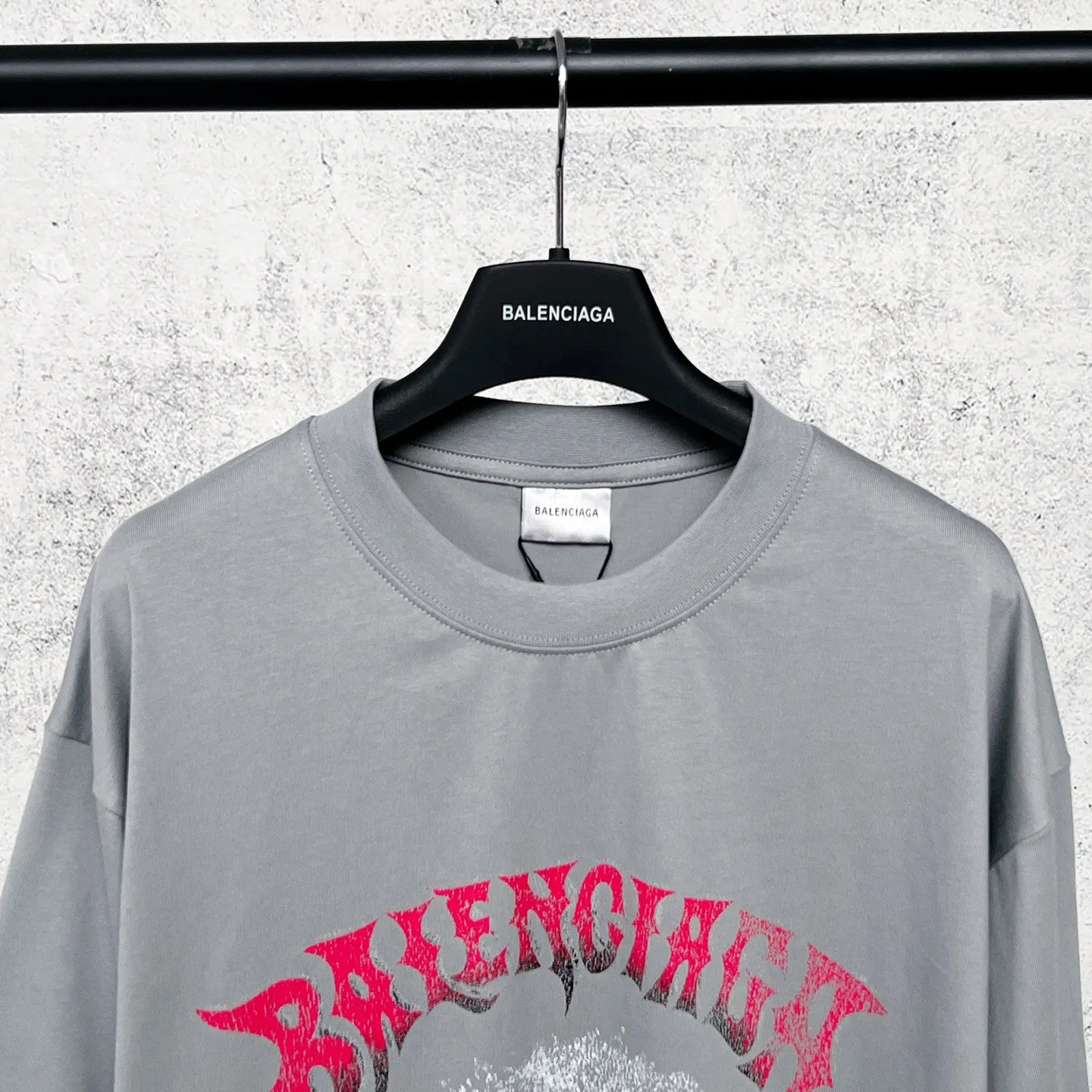 【 . Quality】BALENCI*GA/ .SS 26 New Arrival 。 T 。 . Authentic 。 ！ ZP 。 260 ， . ， ， 。 。 ， 。 OS . Same Style ：BL 263781 ：Black White Pink Gray Size：XS S M L
